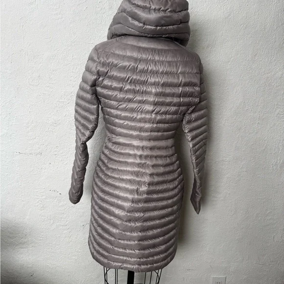 Arc'teryx Nuri long down coat - light lavender - Picture 6 of 9